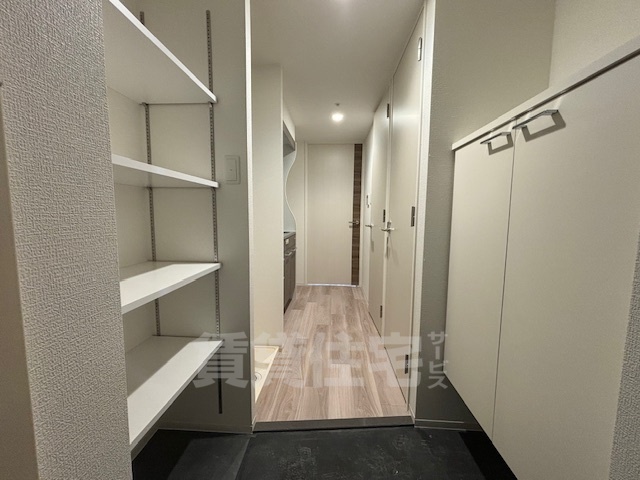 地下鉄御堂筋線 江坂駅 徒歩3分 10階建 築3年の玄関写真