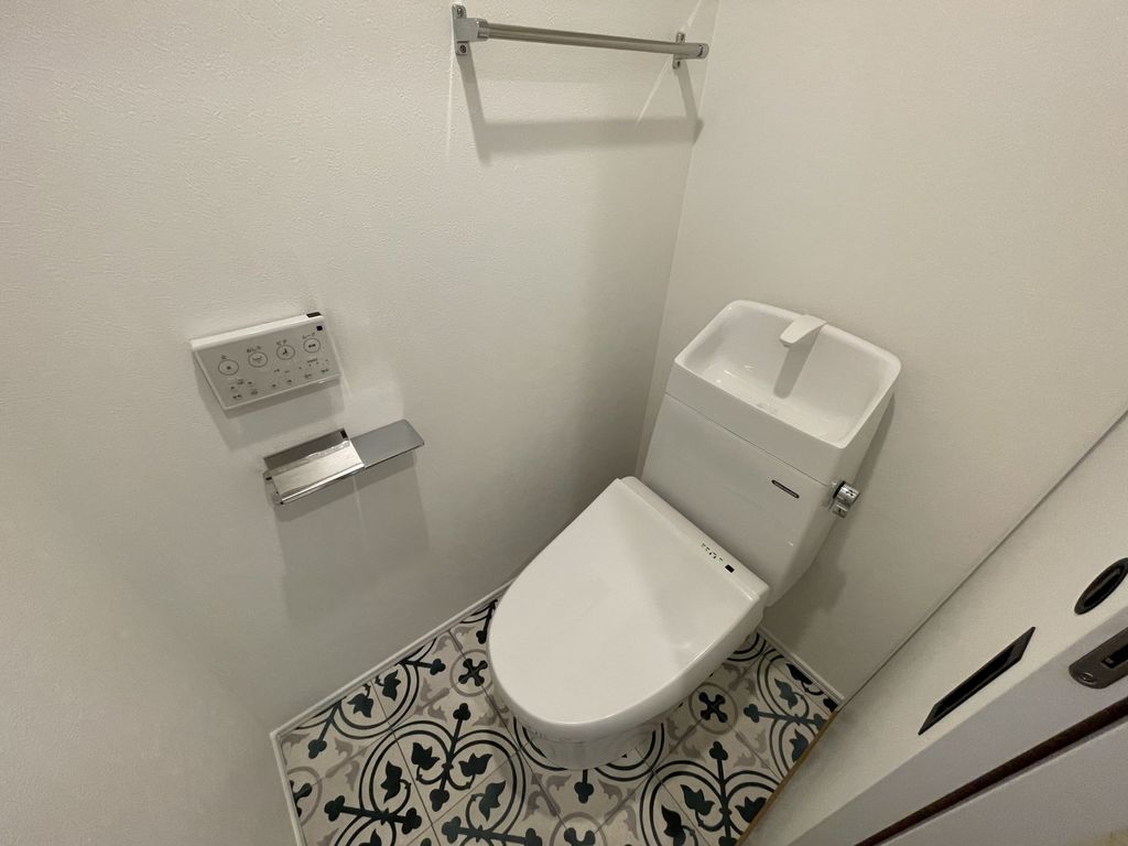 ＪＲ中央線 東中野駅 徒歩6分 3階建 築3年のトイレ写真