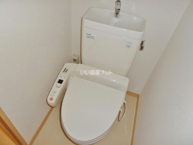 ＪＲ両毛線 伊勢崎駅 徒歩13分 2階建 築24年のトイレ写真