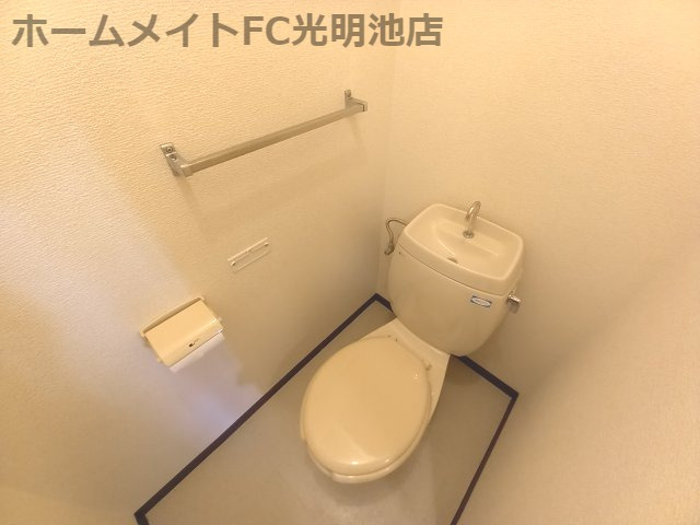 南海泉北線 光明池駅 徒歩8分 2階建 築35年のトイレ写真