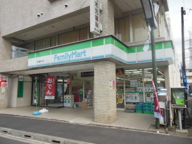 コンビニ　ファミリーマート（コンビニ）まで800m