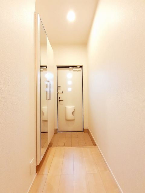 シャイニング Bの玄関写真