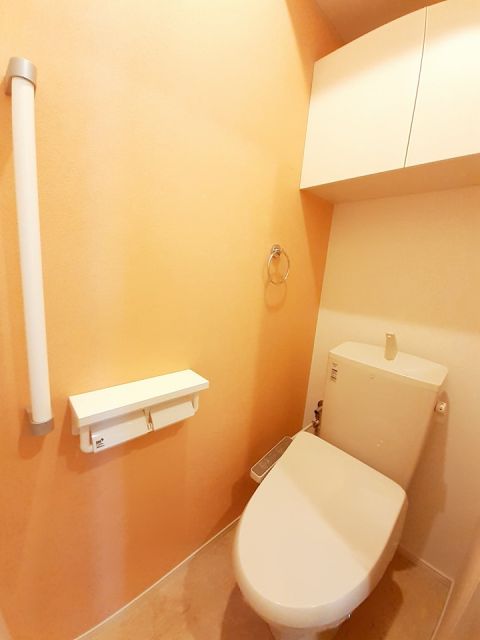 シャイニング Bのトイレ写真