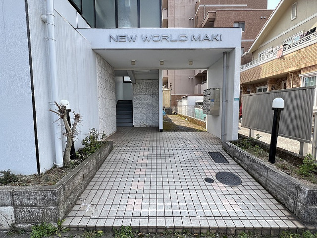 ニューワールド牧の外観写真