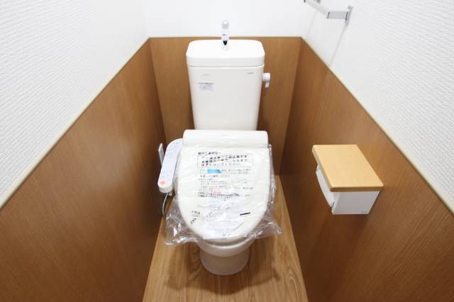 トイレ　参考写真。現況優先と致します。