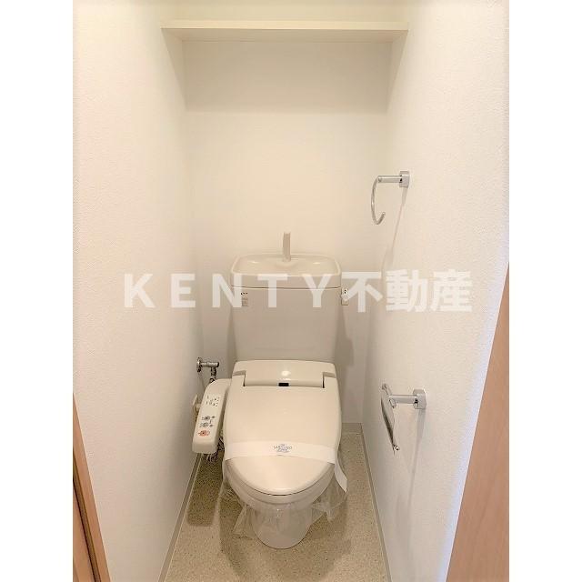 トイレ　落ち着いた色調のトイレです
