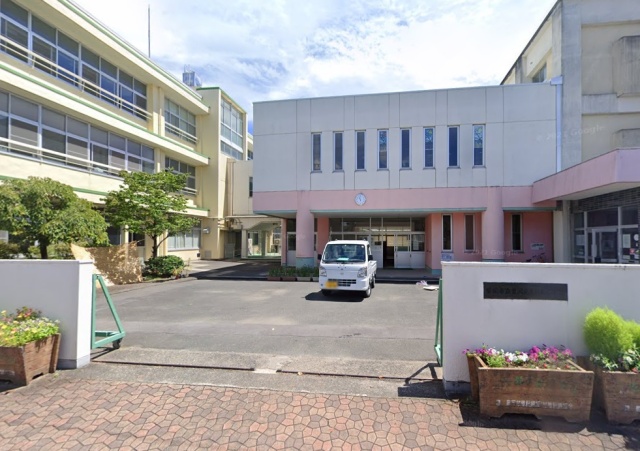 小学校　磐田市立豊岡北小学校（小学校）まで920m