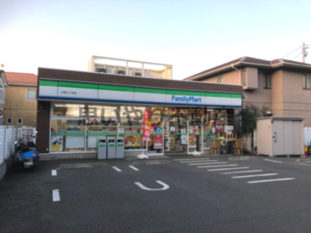 コンビニ　ファミリーマート 大岡三丁目店（コンビニ）まで594m