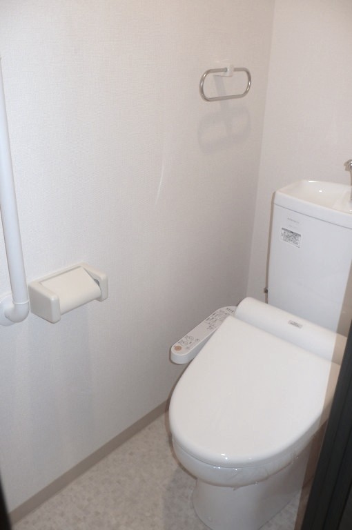 東武亀戸線 小村井駅 徒歩4分 7階建 築15年のトイレ写真