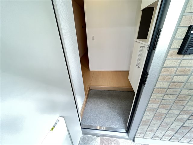 ＪＲ関西本線 久宝寺駅 徒歩17分 3階建 築18年の玄関写真