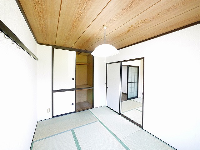 その他部屋・スペース　開放的な寝室です