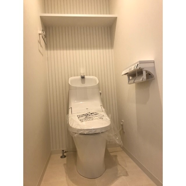 トイレ　温水洗浄便座