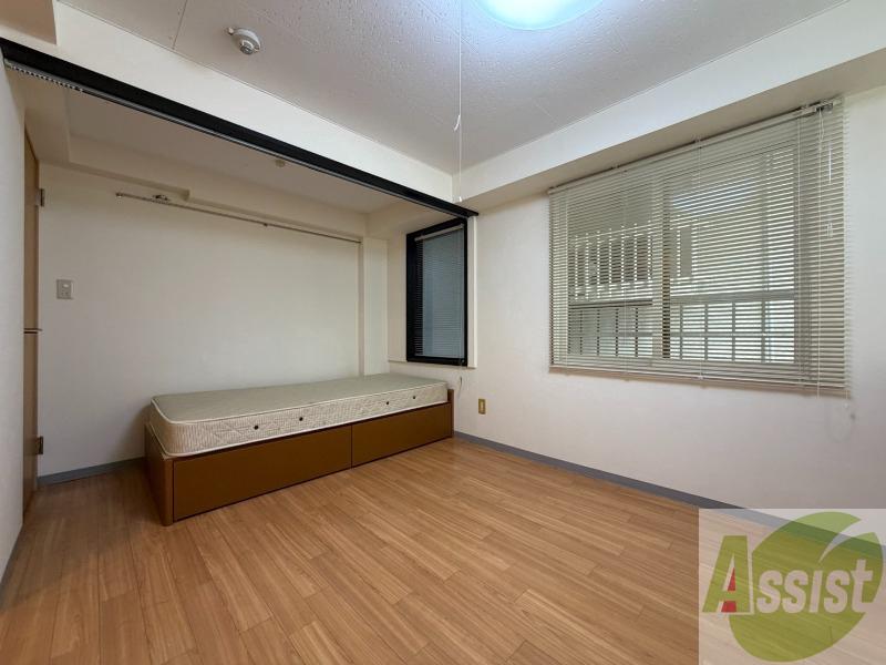 その他部屋・スペース　こちらのお部屋は光が差し込む、温かみのあるお部屋です。