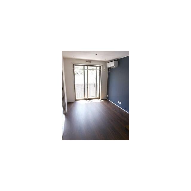 ラシーネ ONE PARK PLACE IIIの居間写真