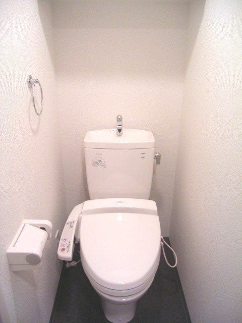 京王線 代田橋駅 徒歩6分 14階建 築20年のトイレ写真