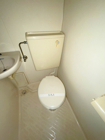 ＪＲ山陽本線 中野東駅 徒歩15分 2階建 築38年のトイレ写真