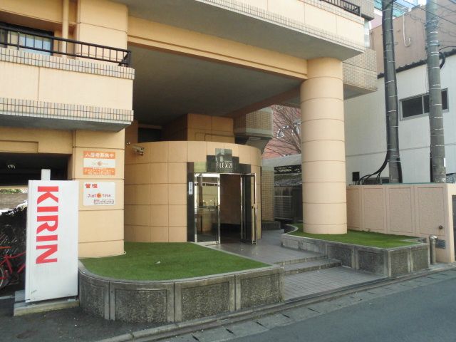 エントランス　落ち着いたエントランスです