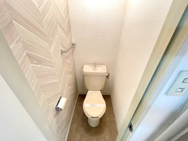 トイレ　201号室写真（参考写真・実際のお部屋とは異なります）