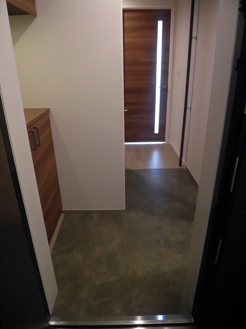 玄関　シューズボックスの他、土間収納もあります