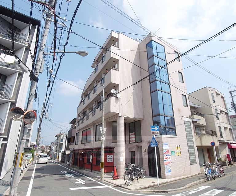 【京都市左京区田中大堰町のマンションの建物外観】