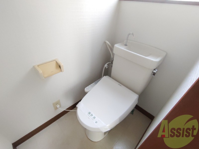 トイレ　トイレは綺麗でウォッシュレットも付いて快適にお使い頂けます。