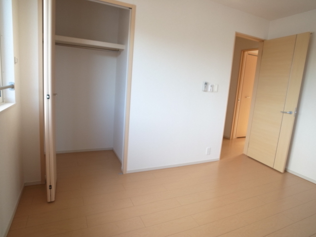 収納　洋室には収納２カ所有ります前回募集参考写真