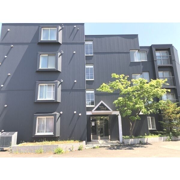 札幌市北区北三十七条西のアパートの建物外観