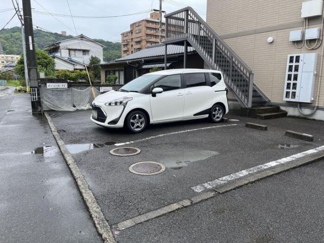 【セジュール　ＹＣの駐車場】