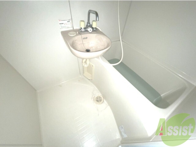 バス・シャワールーム　１人暮らしにはピッタリのサイズ感ですね！