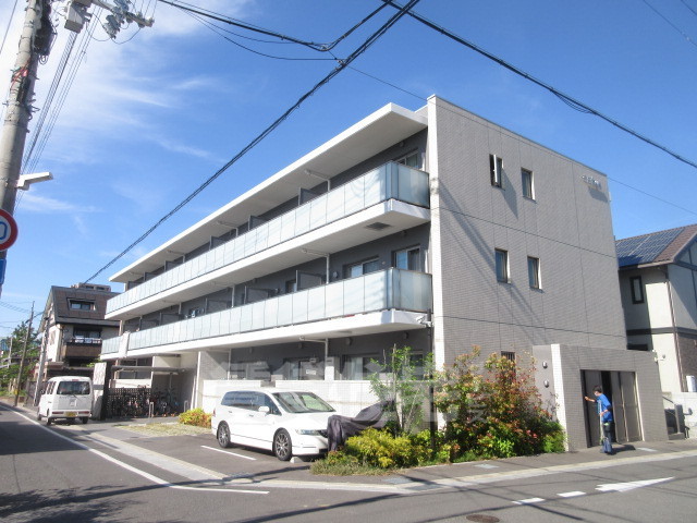 茨木市下中条町のマンションの建物外観