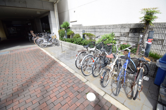 【神戸市兵庫区下沢通のマンションの駐車場】