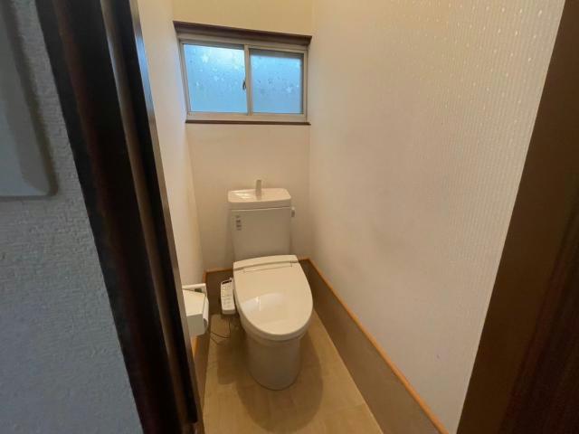 トイレ　温水洗浄便座付き