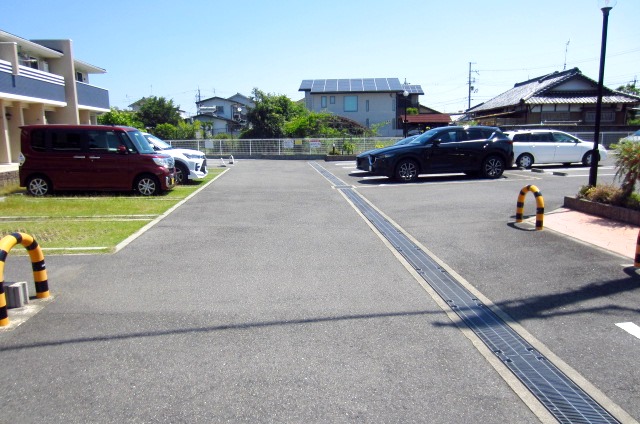 【泉南市男里のアパートの駐車場】