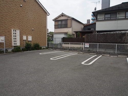 【姫路市野里大和町のアパートの駐車場】