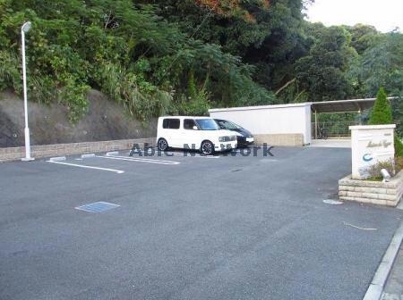 【木更津市港南台のアパートの駐車場】