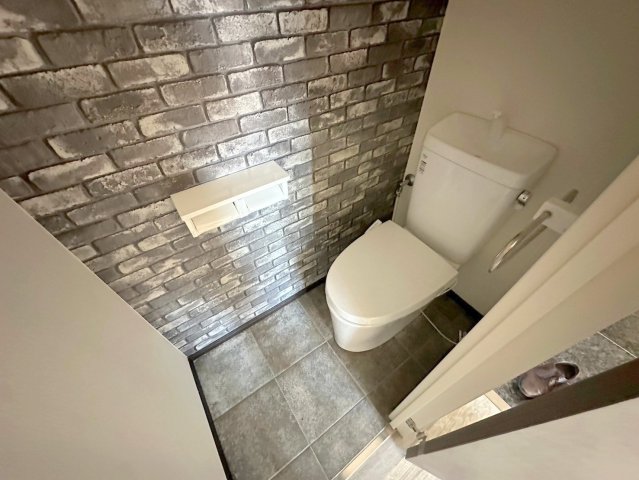 トイレ　清潔感のあるトイレは、誰もがリラックスできる空間です。