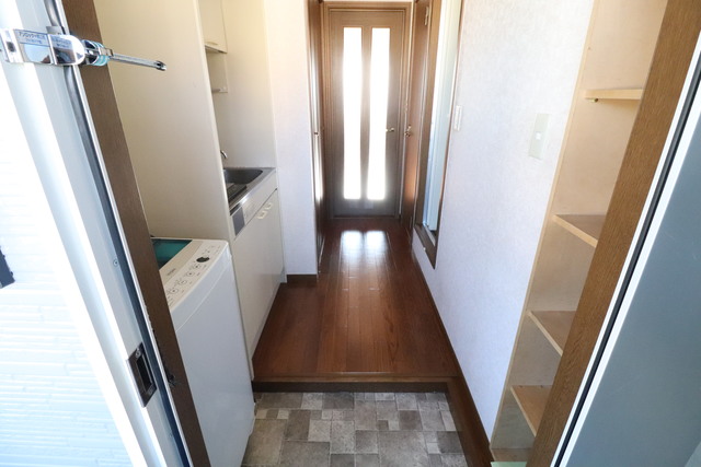 玄関　２０３号室