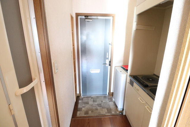 玄関　２０３号室