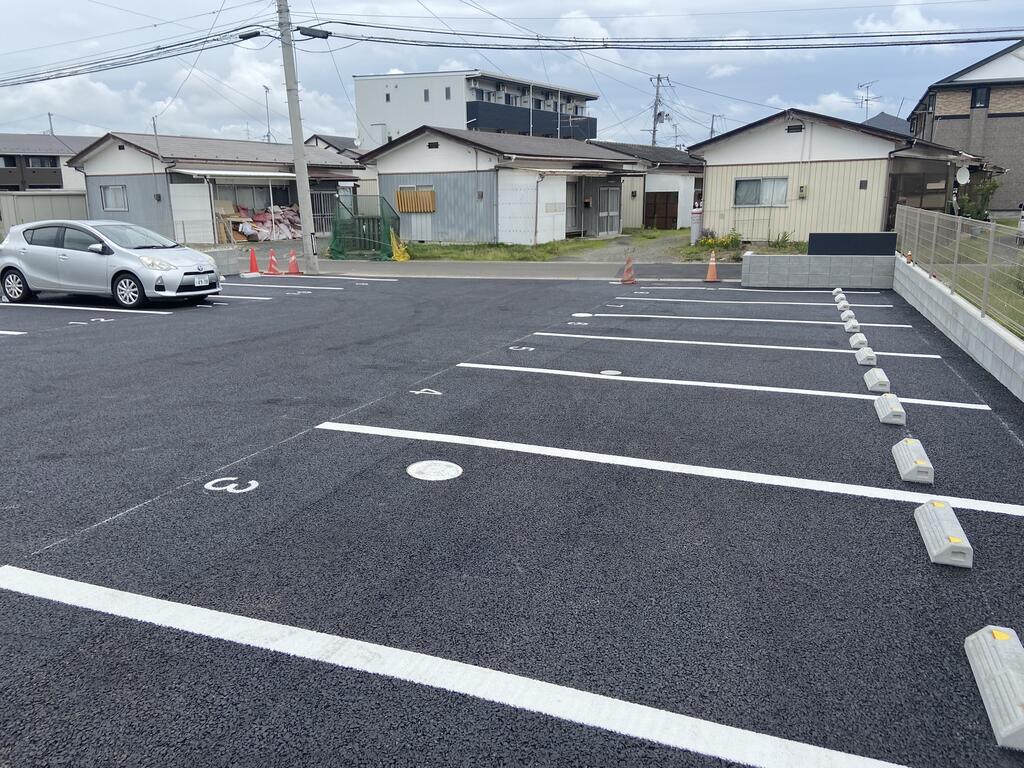 【ヴィラージュ新田(ニイダ)IIの駐車場】