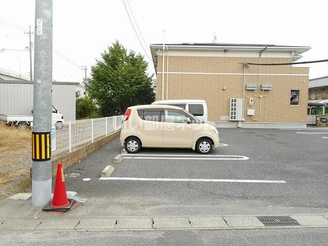 【エレガンスの駐車場】