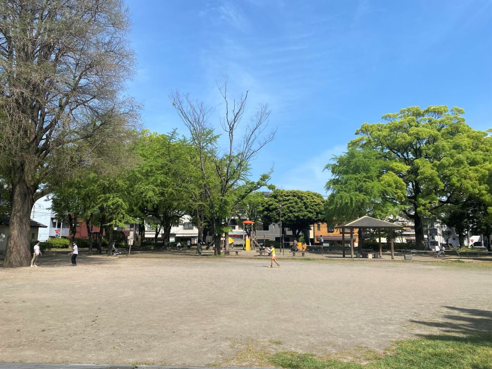 【ヴィクトワール五番館の公園】