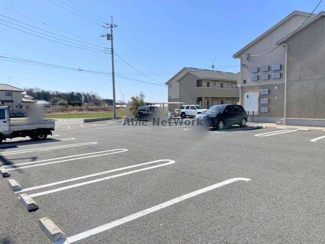 【古河市諸川のアパートの駐車場】