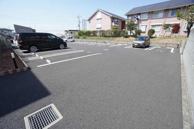 【市原市山田橋のアパートの駐車場】