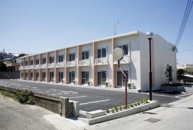 うるま市字具志川のアパートの建物外観