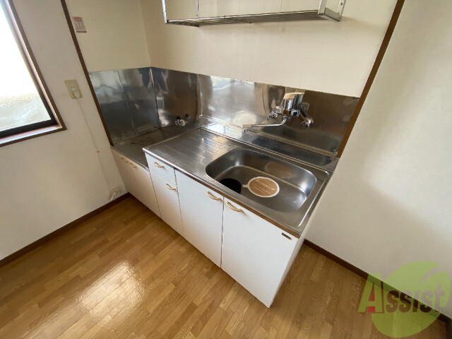 キッチン　きれいなキッチンで料理も楽しめそうですね。