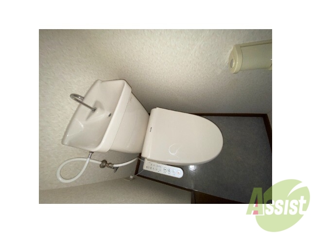 トイレ　トイレはお風呂と別でウォシュレット機能付きです。