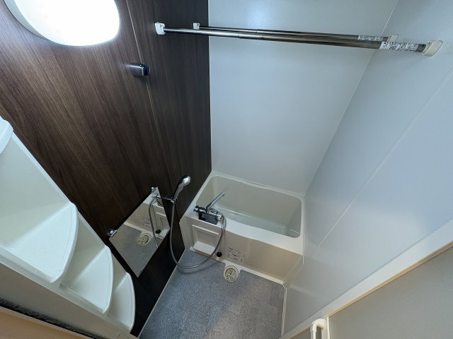 バス・シャワールーム　落ち着いた空間のお風呂です