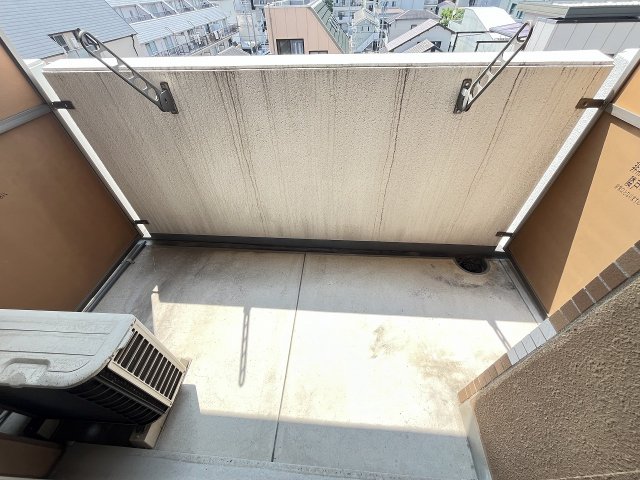 バルコニー　バルコニーからの眺めを楽しみながら食事をしませんか