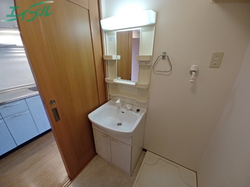 洗面設備　同型参考写真