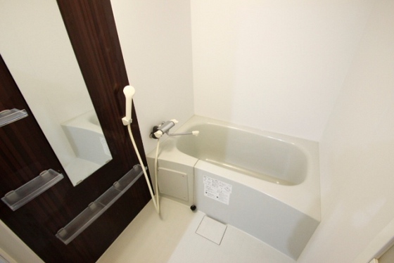 バス・シャワールーム　※別部屋の写真です